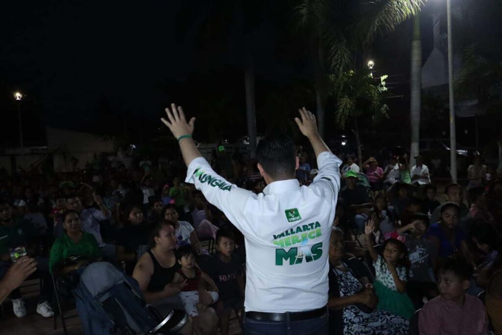 Festeja Luis Munguia a las mamas y ninez de Las Juntas 09 On Bahia Magazine Destinos Elecciones 2024 Entrada