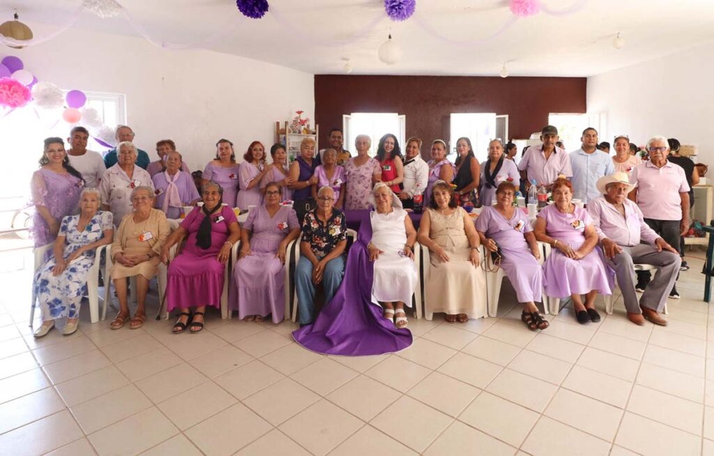 Fomenta DIF Vallarta atencion integral de las personas adultas mayores 05 On Bahia Magazine Destinos Ayuntamiento de Puerto Vallarta Entrada
