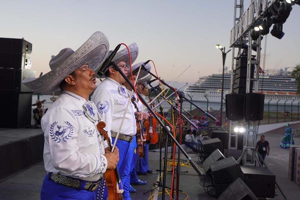 Gobierno de Puerto Vallarta festeja a los maestros 08 On Bahia Magazine Destinos Gobierno Evento