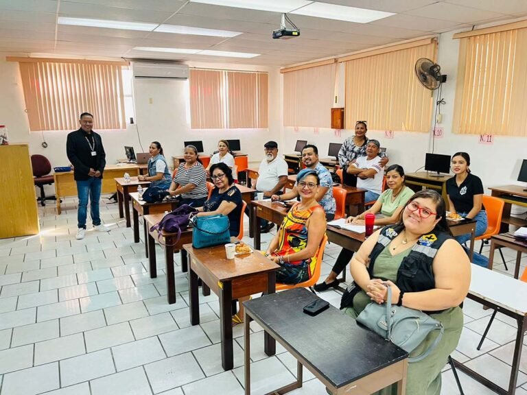 Imparten cursos a medios de comunicación locales