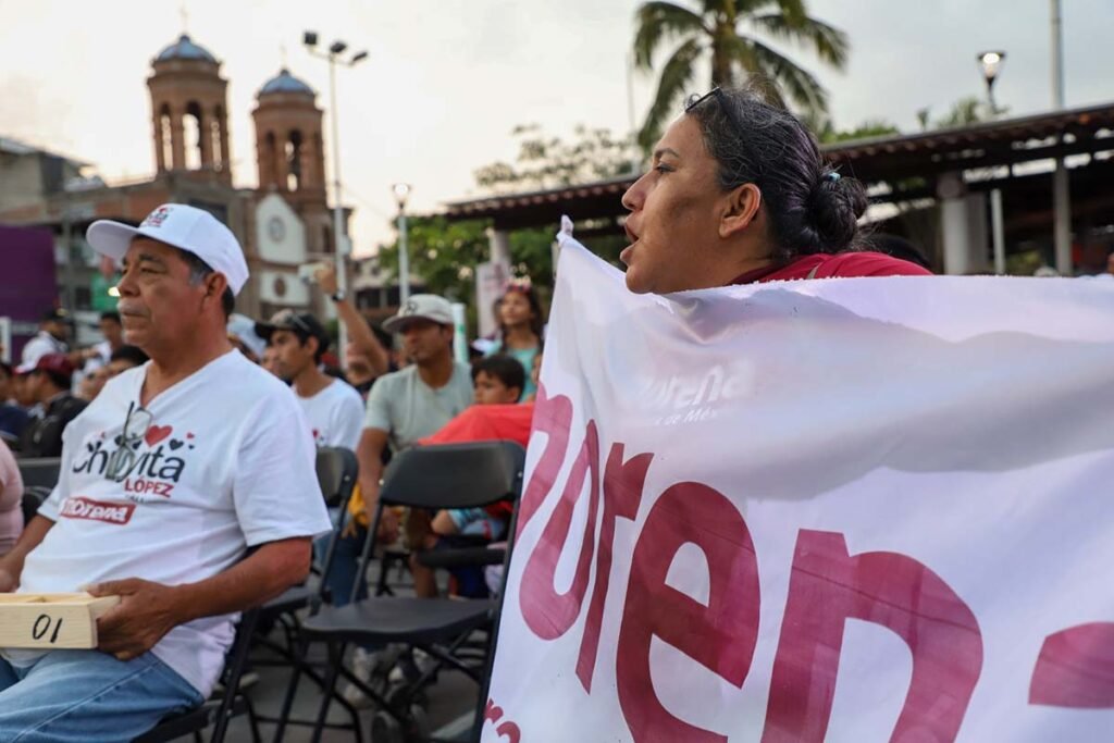 Lideres y locatarios del Pitillal con Chuyita Lopez 04