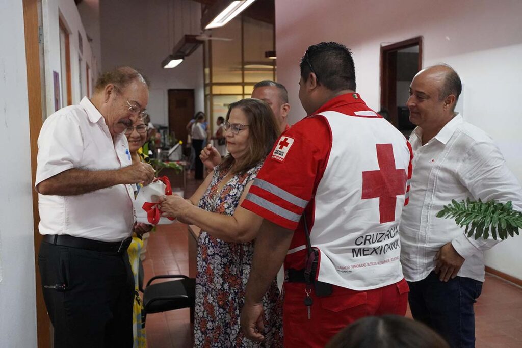 Llaman a solidarizarse con la Cruz Roja 03 On Bahia Magazine Destinos Ayuntamiento de Puerto Vallarta Entrada