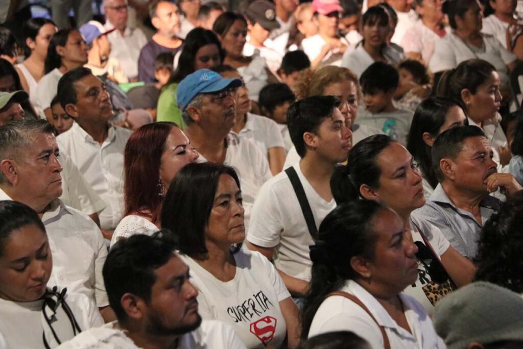 Miles de ciudadanos homenajean a Paco Sanchez Gaeta 06 On Bahia Magazine Destinos Elecciones 2024 Entrada