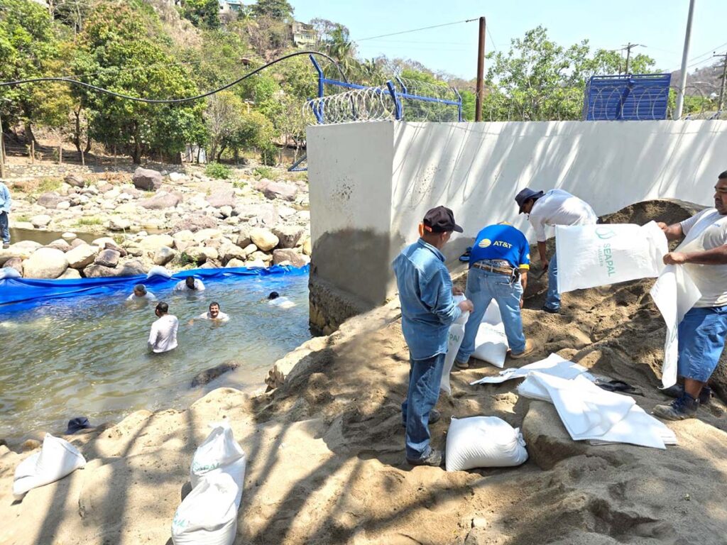 Mitiga SEAPAL efectos del estiaje en zona del rio Cuale 01 On Bahia Magazine Destinos Ayuntamiento de Puerto Vallarta Entrada