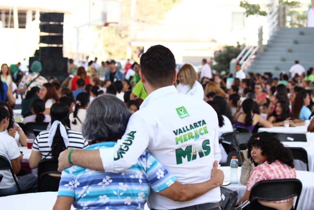 Munguia celebra a las mamas vallartense por su dia 06