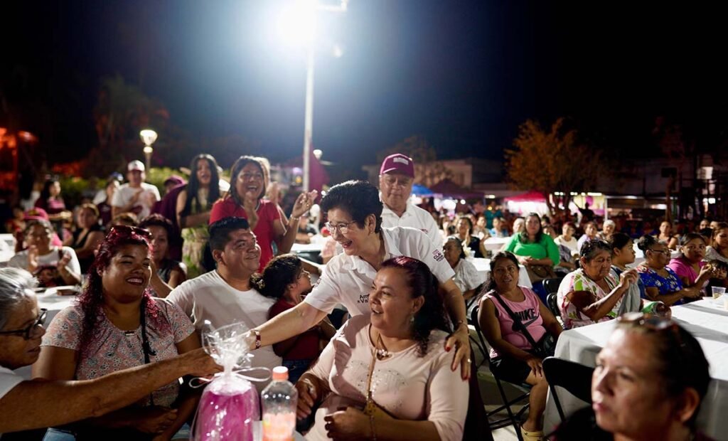 Programas sociales para las mujeres Chuyita Lopez 08