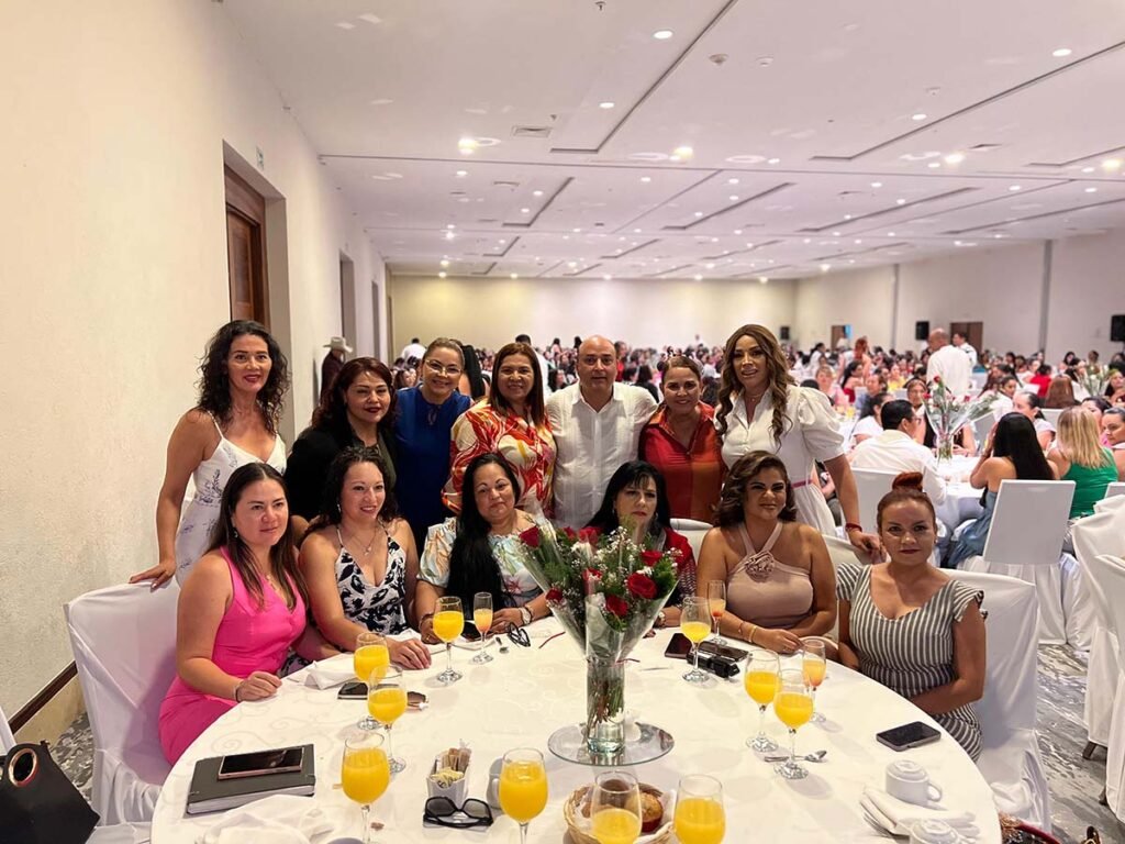 Reconoce Ayuntamiento a madres trabajadoras en su dia 01 On Bahia Magazine Destinos Ayuntamiento de Puerto Vallarta Entrada