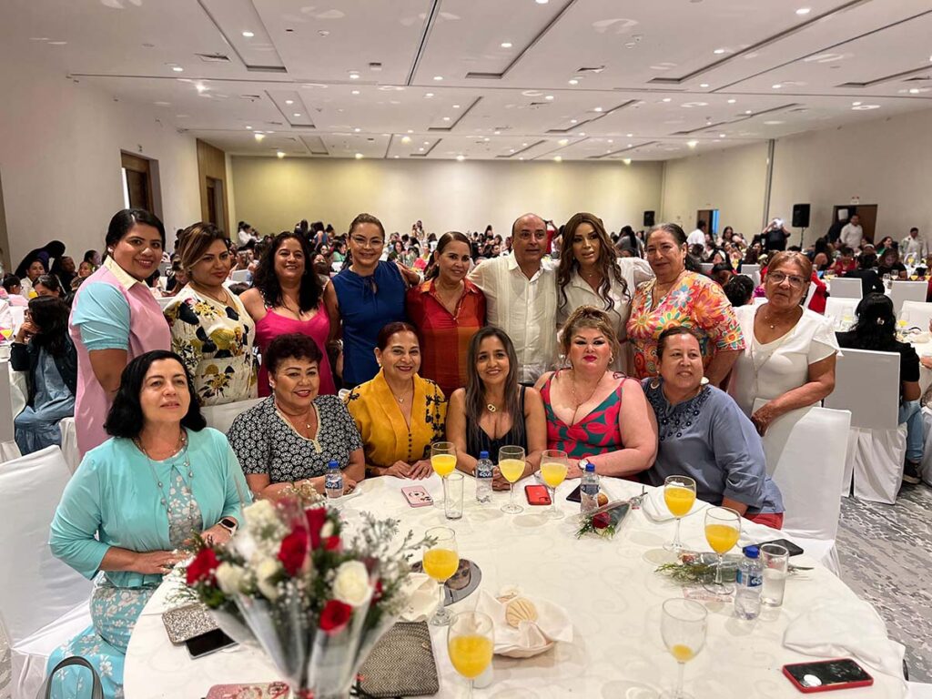 Reconoce Ayuntamiento a madres trabajadoras en su dia 03 On Bahia Magazine Destinos Madres Evento