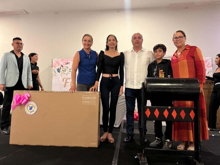 Reconoce Ayuntamiento a madres trabajadoras en su día