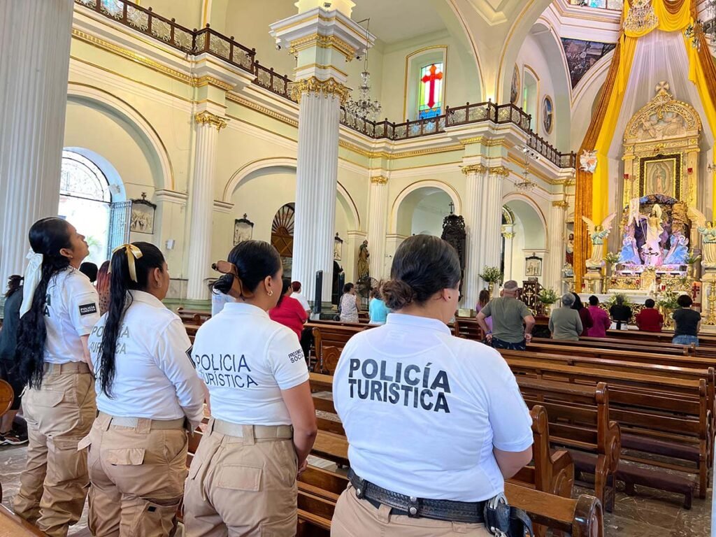 Reconoce Ayuntamiento a madres trabajadoras en su dia 11