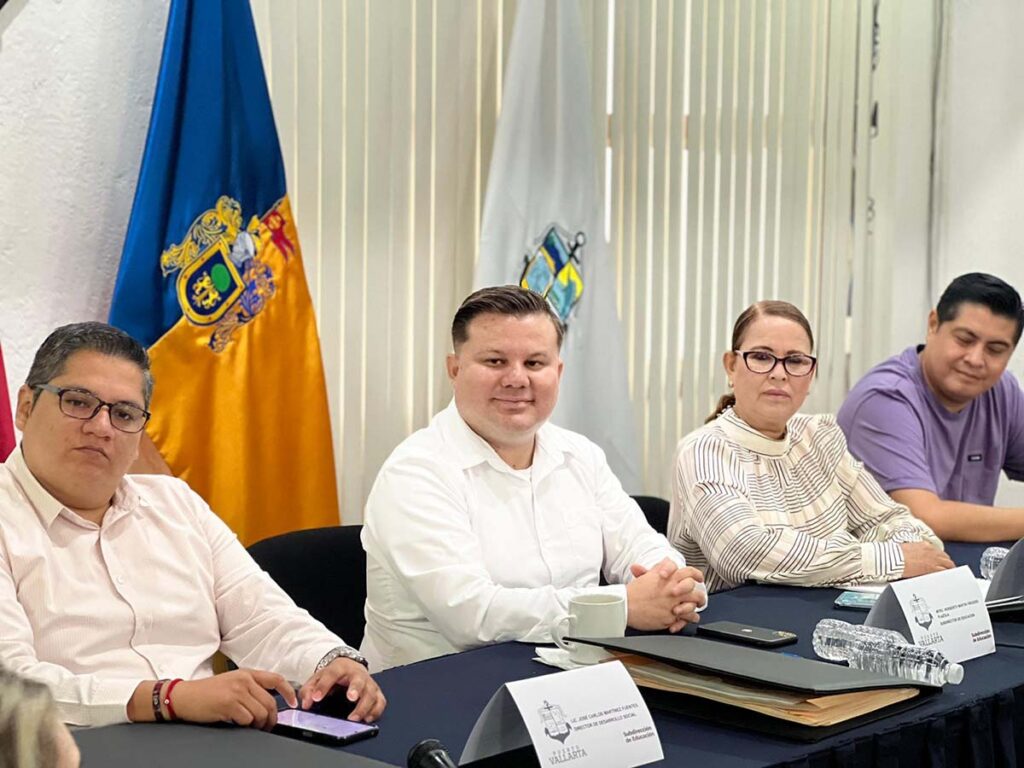 Suscriben convenios de colaboracion con universidades privadas 04 On Bahia Magazine Destinos Ayuntamiento de Puerto Vallarta Entrada