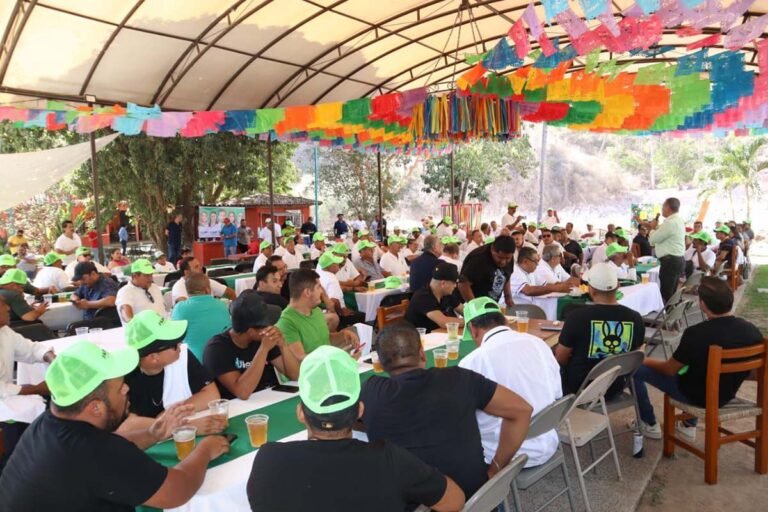 Taxistas se ponen la del tucán para apoyar a Munguía