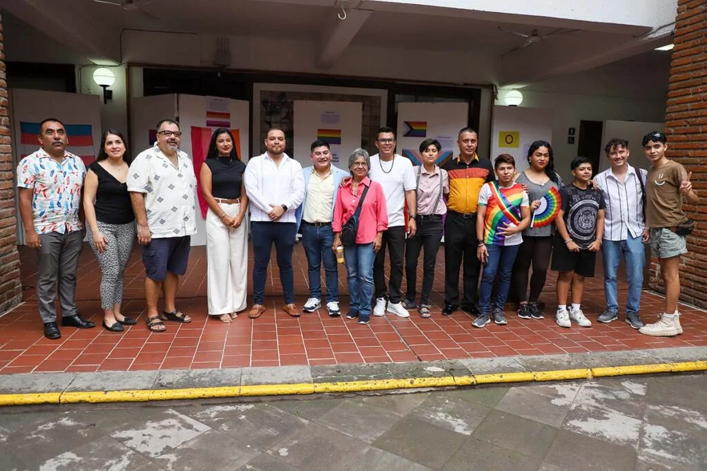 Inauguran exposicion Banderas del Orgullo Un Viaje por la Diversidad 01
