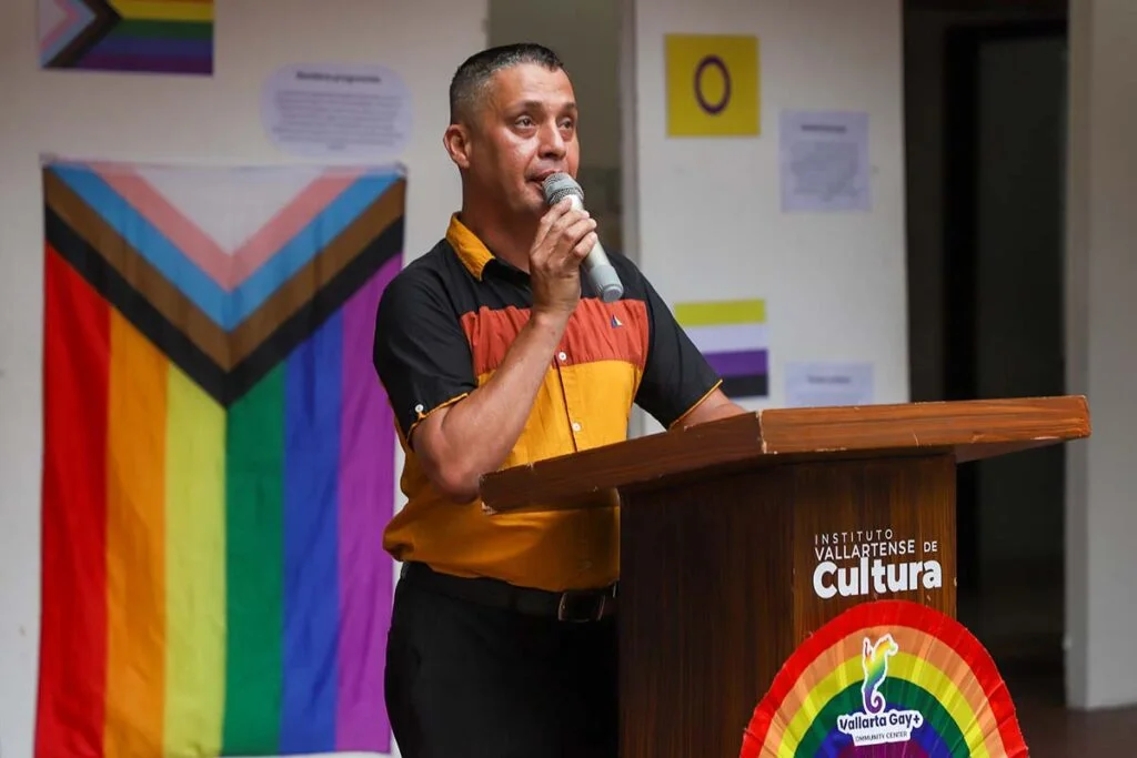 Inauguran exposicion Banderas del Orgullo Un Viaje por la Diversidad 03