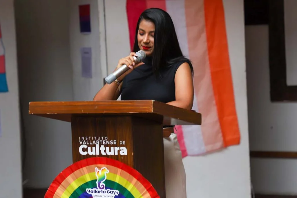 Inauguran exposicion Banderas del Orgullo Un Viaje por la Diversidad 04