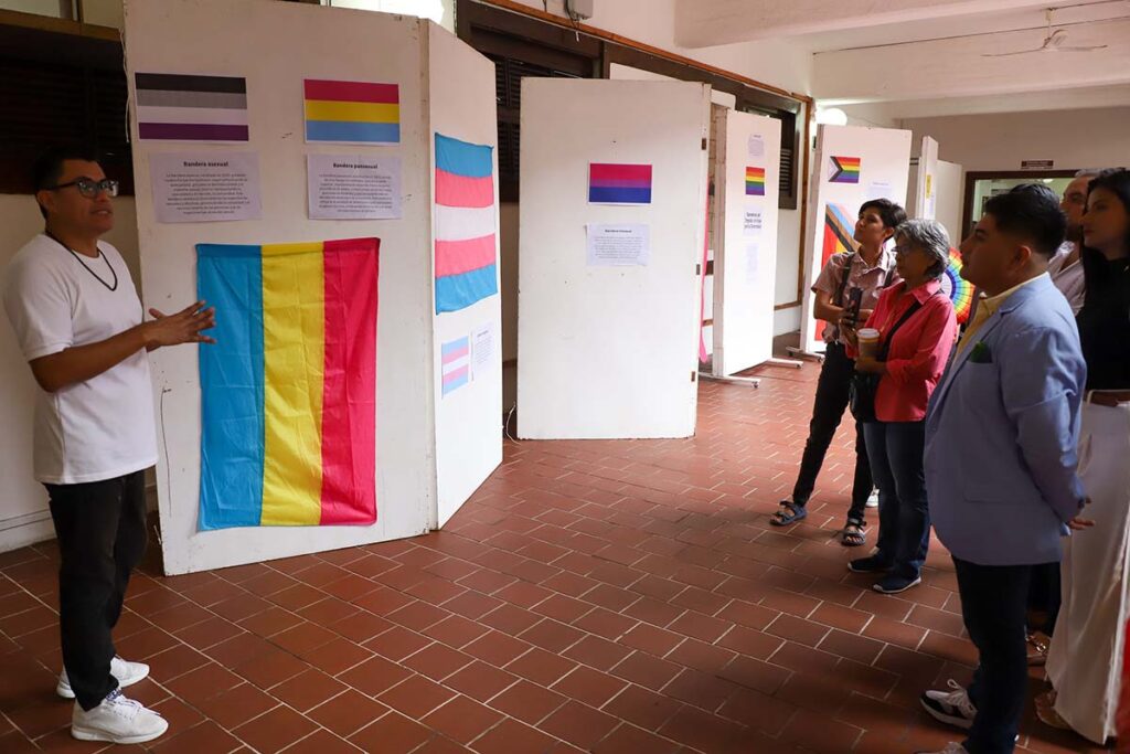 Inauguran exposicion Banderas del Orgullo Un Viaje por la Diversidad 08 On Bahia Magazine Destinos Ayuntamiento de Puerto Vallarta Entrada
