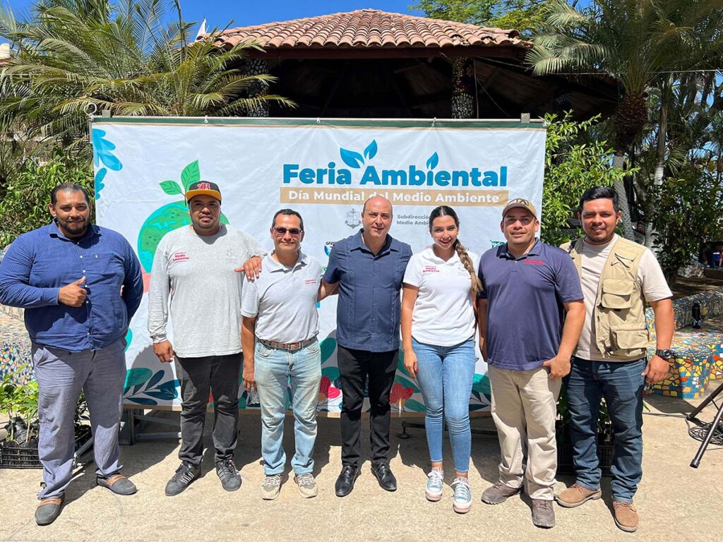 Invita alcalde a ninos y jovenes a cuidar el medio ambiente 04 On Bahia Magazine Destinos Ayuntamiento de Puerto Vallarta Entrada