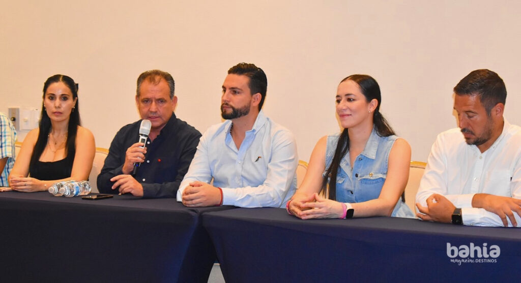 Luis Munguia presenta a su equipo de transicion 4 On Bahia Magazine Destinos Especial Entrada