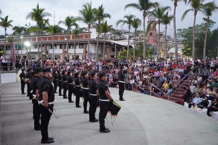 Presentan exhibición de Bandas de Guerra en el Malecón