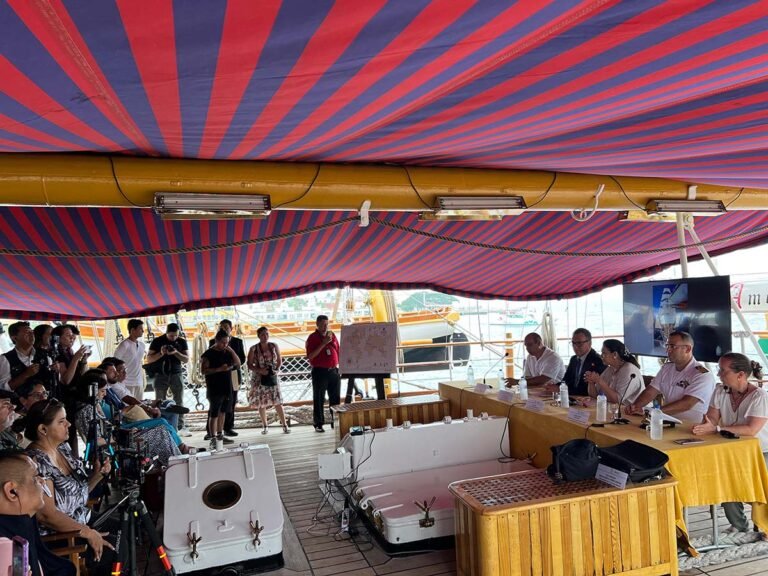 Puerto Vallarta buscará hermanarse con Nápoles o Sicilia