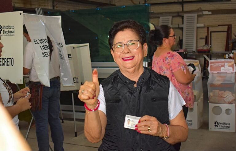 Chuyita López Delgado emite su voto y reporta hackeo de celulares