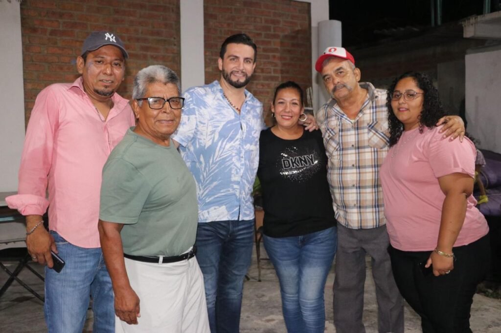 luis munguia con familias de ixtapa 7