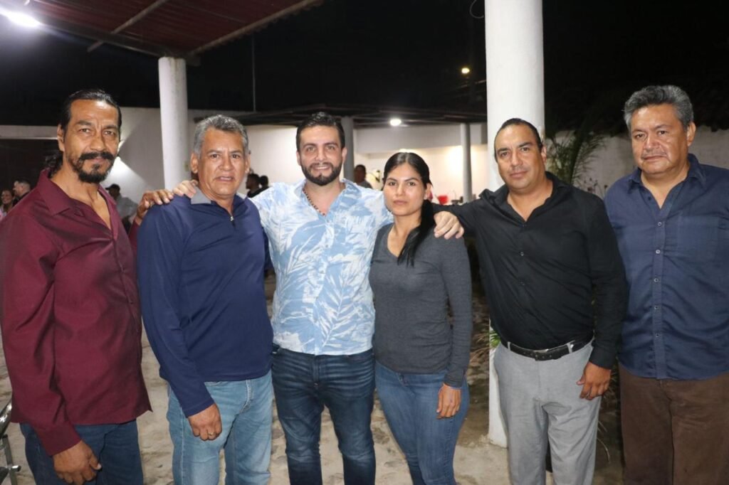 luis munguia con familias de ixtapa 8