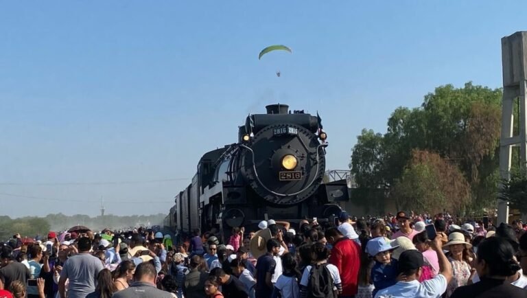 Histórico tren de vapor Empress 2816 visita México desde Canadá