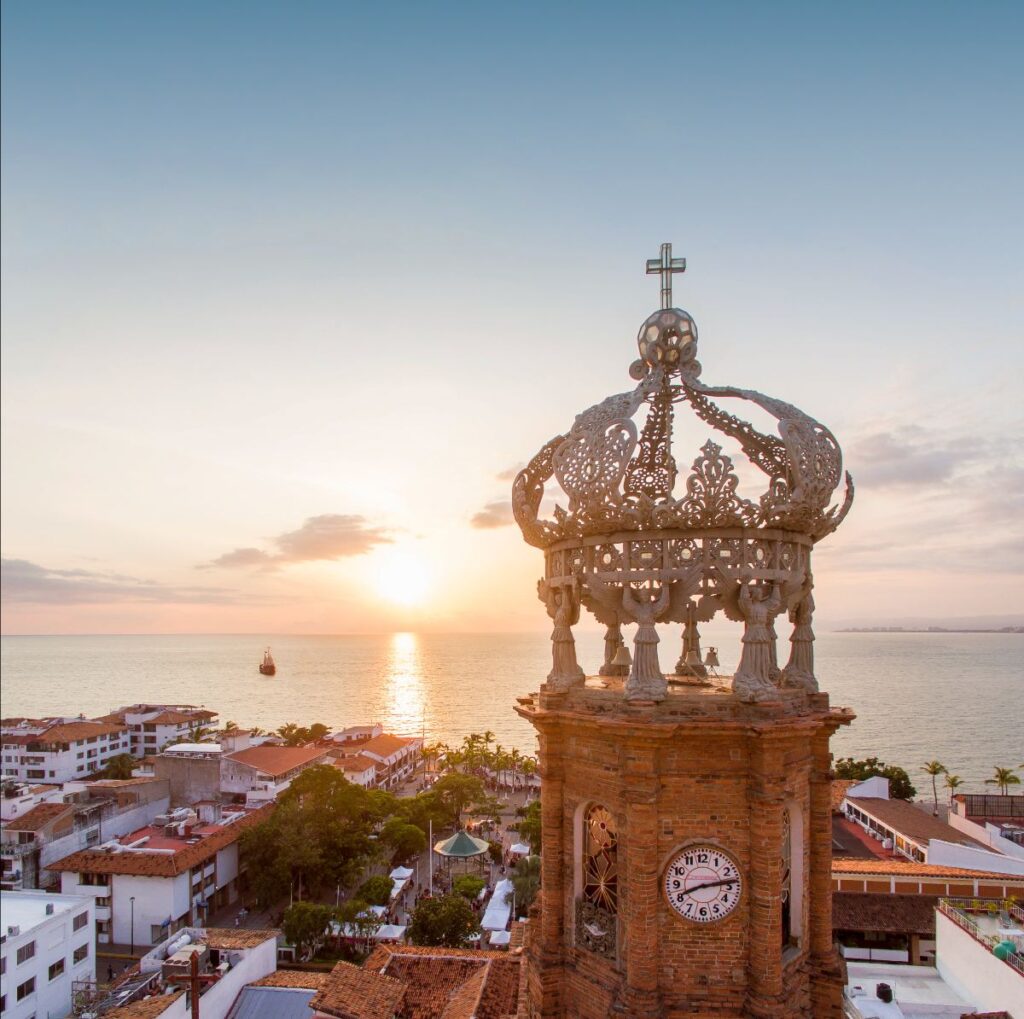 La parroquia de Nuestra Señora de Guadalupe, es uno de los atractivos gratuitos de Puerto Vallarta.