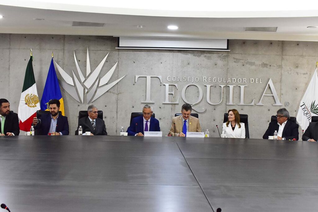 Agroindustria tequilera podra obtener financiamiento tras la firma de convenio entre el CRT y ALMER 03 On Bahia Magazine Destinos Empresas Entrada