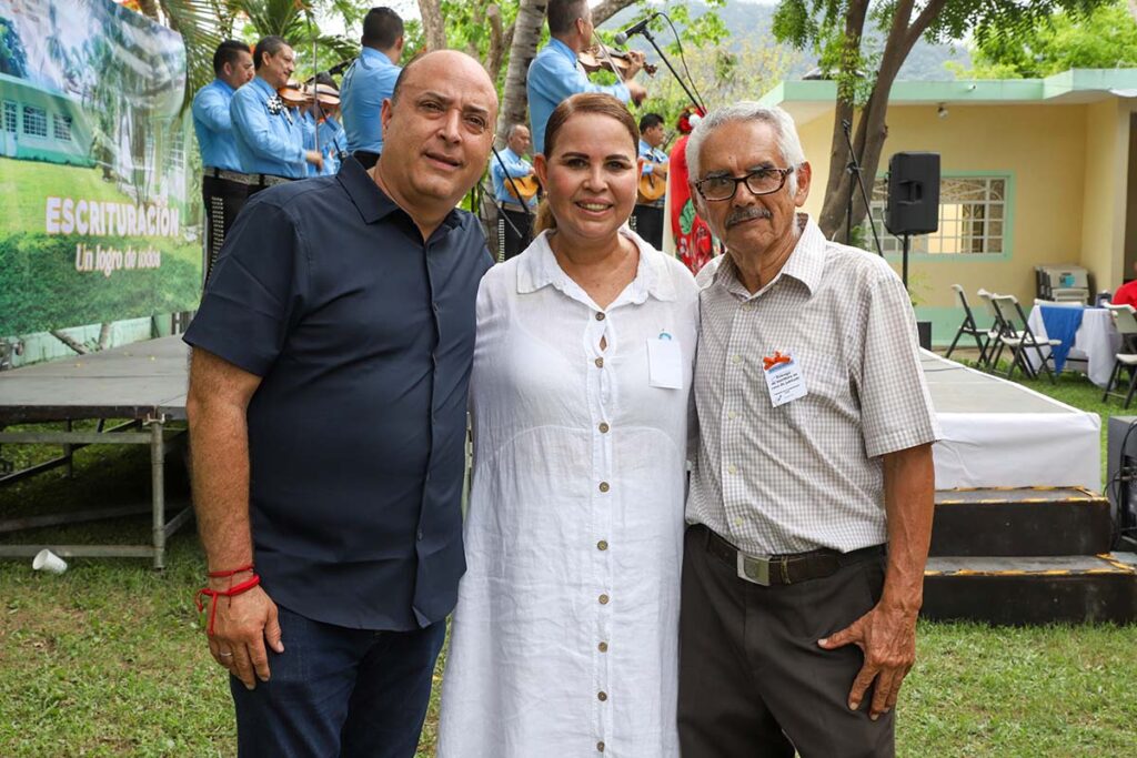 Celebran entrega de escrituras de la Casa del Maestro Jubilado 01 On Bahia Magazine Destinos Ayuntamiento de Puerto Vallarta Entrada