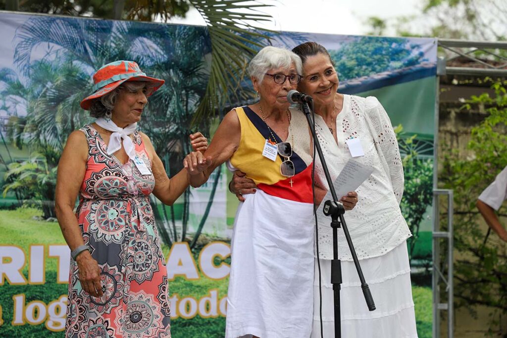 Celebran entrega de escrituras de la Casa del Maestro Jubilado 03 On Bahia Magazine Destinos Ayuntamiento de Puerto Vallarta Entrada