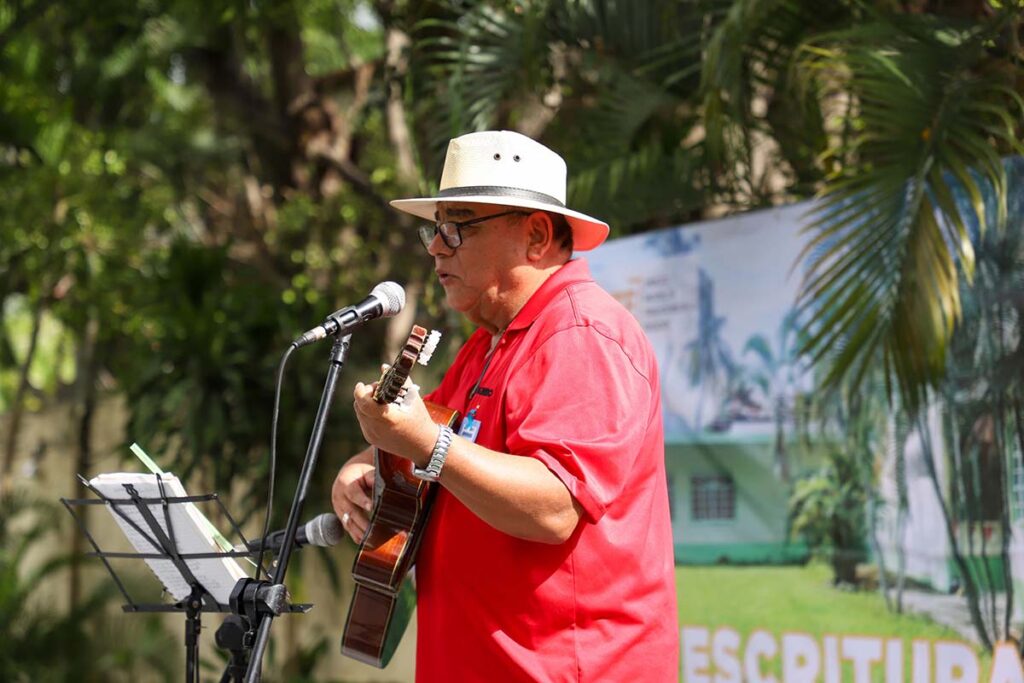 Celebran entrega de escrituras de la Casa del Maestro Jubilado 06 On Bahia Magazine Destinos Ayuntamiento de Puerto Vallarta Entrada