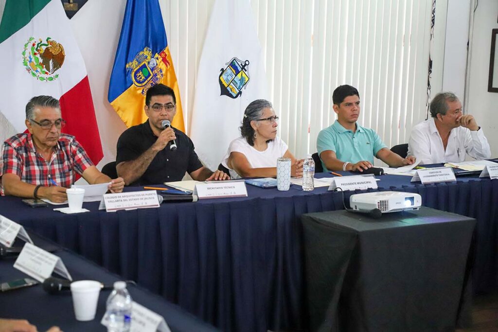 Continua analisis del Reglamento de Gestion y Ordenamiento Territorial del Municipio 02 On Bahia Magazine Destinos Ayuntamiento de Puerto Vallarta Entrada