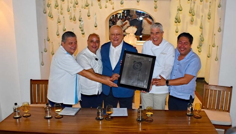Café des Artistes recibe Distintivo T del CRT por Promover y Proteger el Tequila