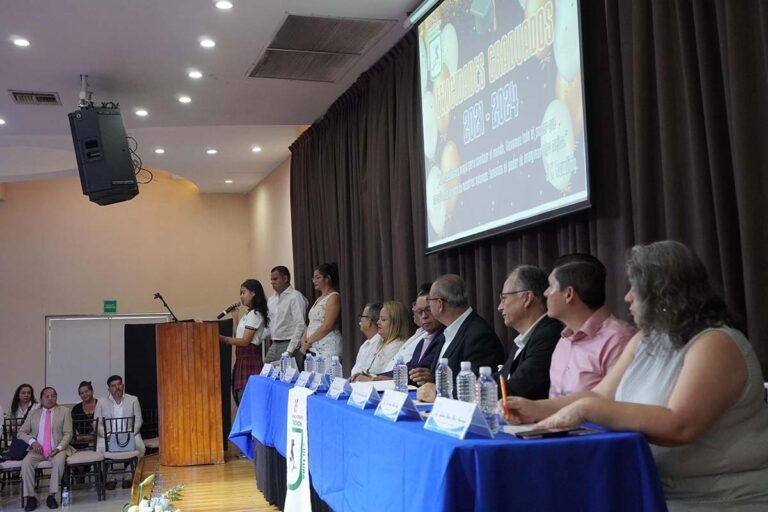 Egresan 332 alumnos de la Secundaria Nº 29