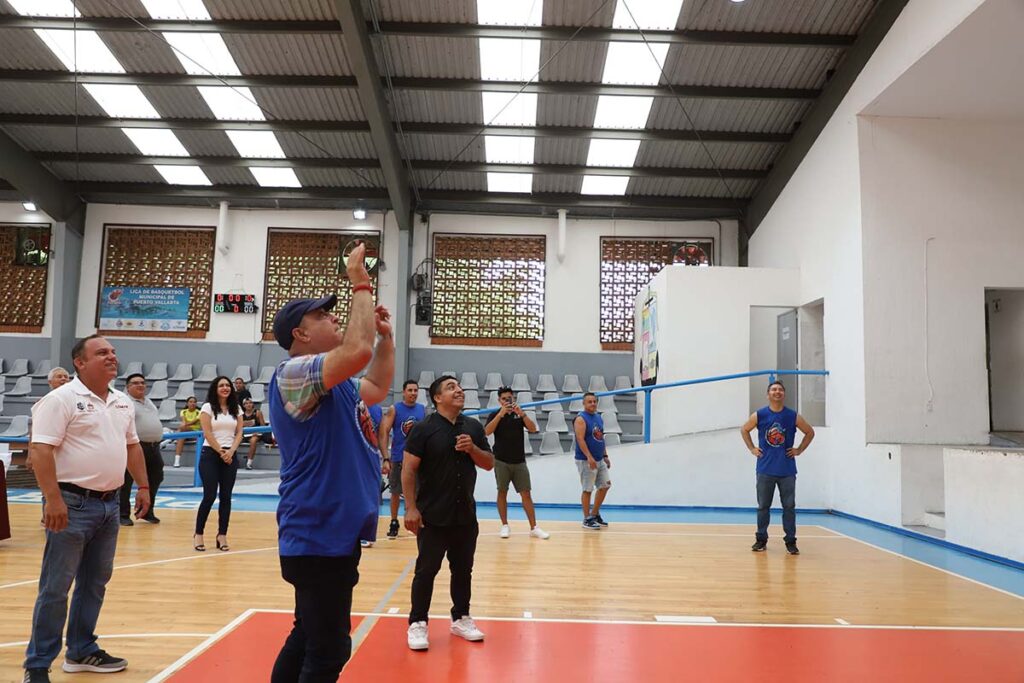 Inaugura alcalde la Liga Probasket Puerto Vallarta de basquetbol 03 On Bahia Magazine Destinos Ayuntamiento de Puerto Vallarta Entrada