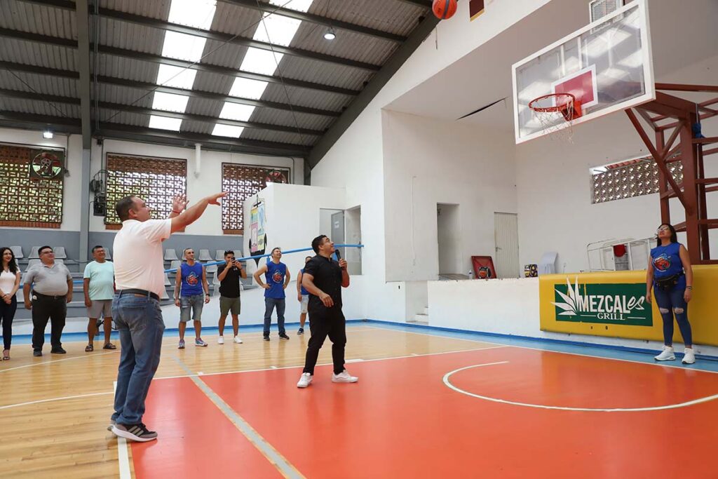 Inaugura alcalde la Liga Probasket Puerto Vallarta de basquetbol 04 On Bahia Magazine Destinos Ayuntamiento de Puerto Vallarta Entrada