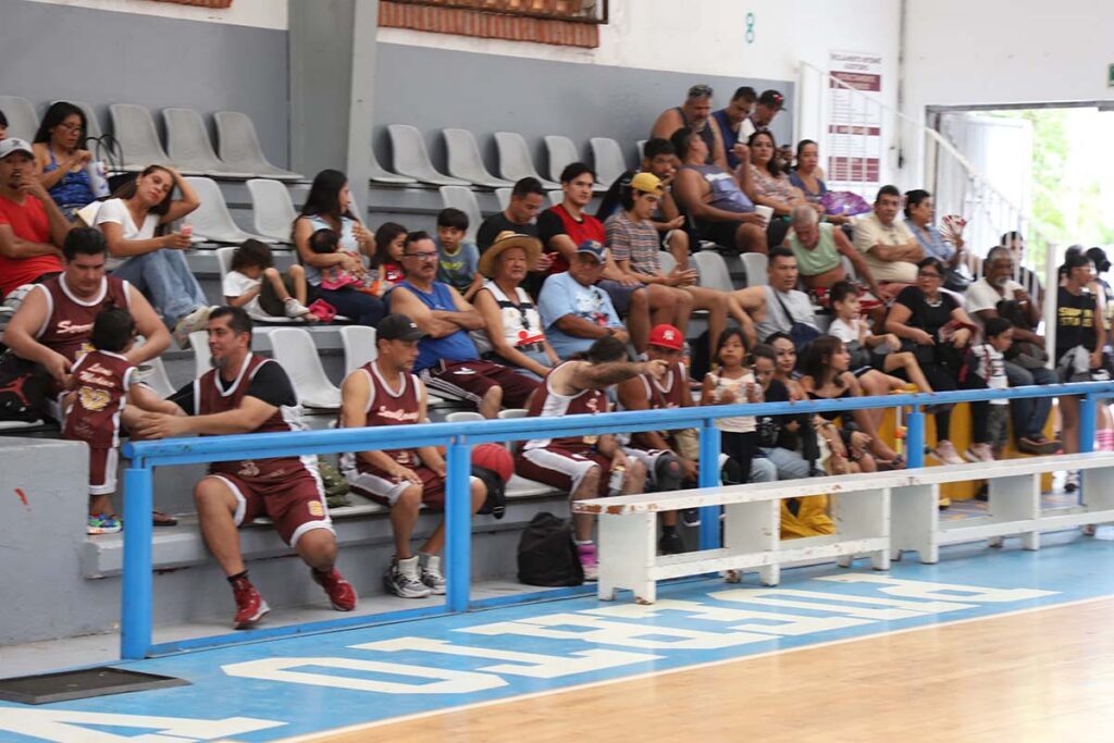 Inaugura alcalde la Liga Probasket Puerto Vallarta de basquetbol 07 On Bahia Magazine Destinos Ayuntamiento de Puerto Vallarta Entrada