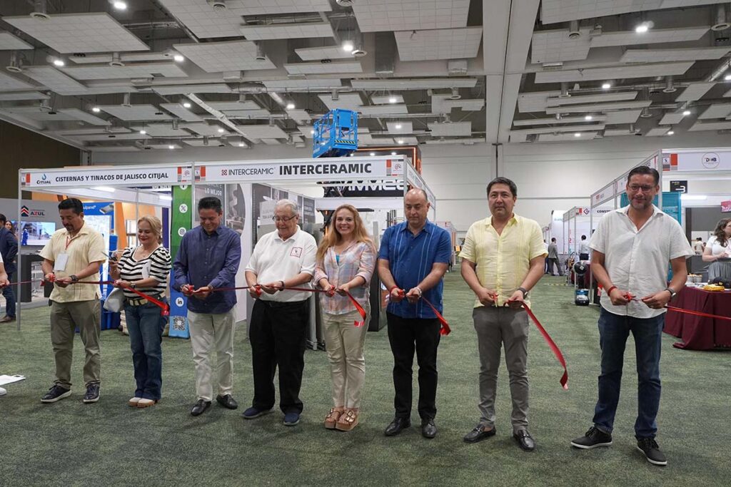 Inauguran la 1a Expo Construye Vivienda de Puerto Vallarta 06 On Bahia Magazine Destinos Ayuntamiento de Puerto Vallarta Entrada