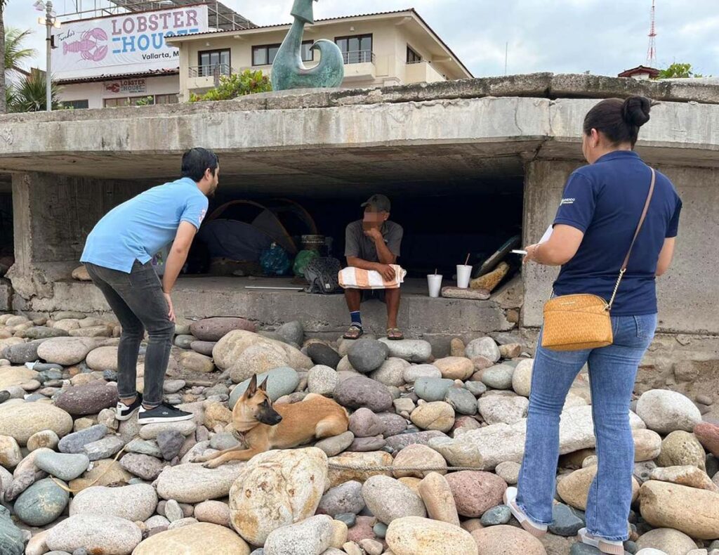 Refuerza DIF Vallarta recorridos de atencion a personas en situacion de calle 03