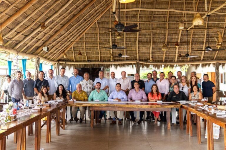 Primer encuentro entre los presidentes electos Héctor Santana y Luis Munguía