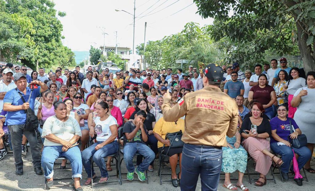 En 5 dias llevamos 3 obras y vamos por mas Hector Santana 05 On Bahia Magazine Destinos Ayuntamiento Bahia de Banderas Entrada