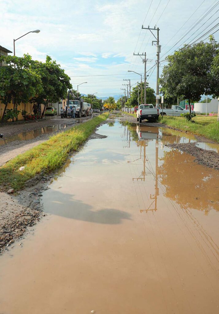 Hector Santana continua rehabilitando vialidades en Bahia de Banderas 05 On Bahia Magazine Destinos Ayuntamiento Bahia de Banderas Entrada