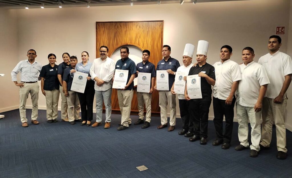 Puerto Vallarta entrega Certificados de Calidad y Clasificacion Hotelera a destacados establecimientos turisticos 06 On Bahia Magazine Destinos Todo Turismo Entrada