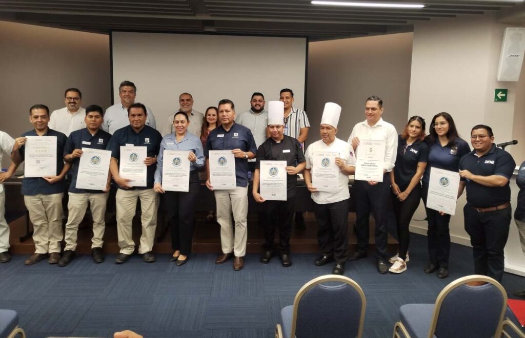 Puerto Vallarta entrega Certificados de Calidad y Clasificacion Hotelera a destacados establecimientos turisticos 08 On Bahia Magazine Destinos Todo Turismo Entrada