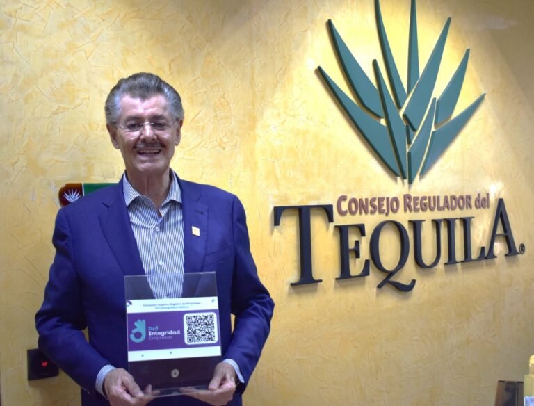Recibe Consejo Regulador del Tequila renovación del Distintivo Pro Integridad