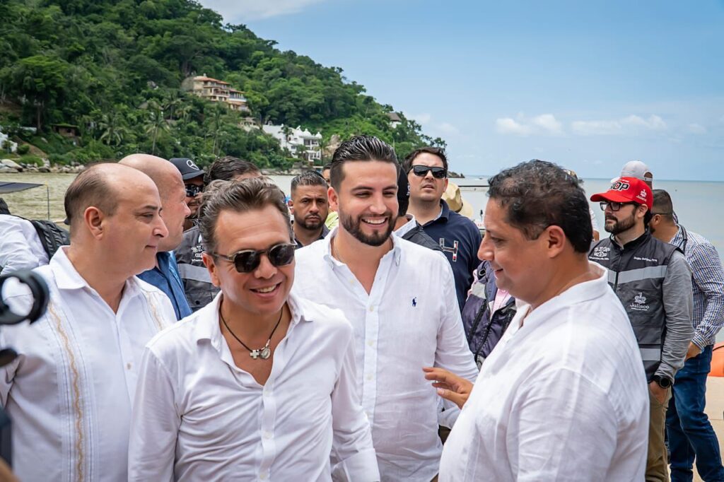 Trabajaran en conjunto Luis Munguia y Pablo Lemus por el bien de los vallartenses 07 On Bahia Magazine Destinos Ayuntamiento de Puerto Vallarta Entrada