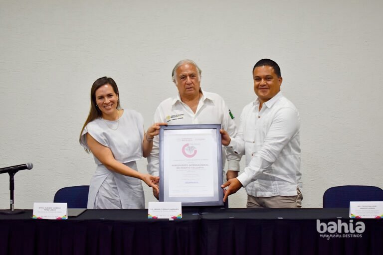 Aeropuerto de Vallarta recibe 3 distintivos por su competitividad turística