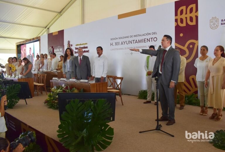 Héctor Santana asume la presidencia de Bahía de Banderas; buscará erradicar la corrupción